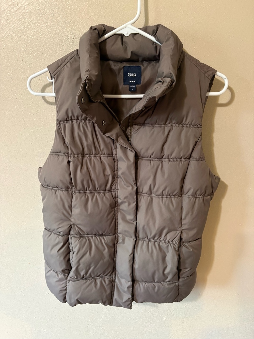 GAP Quilted Puffer Vest Taupe Womens size Small